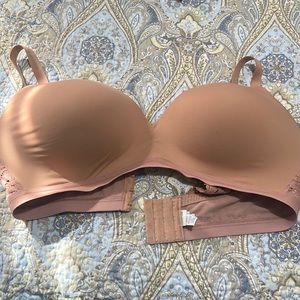 Like new Arie wireless bra with lace straps. 38DD